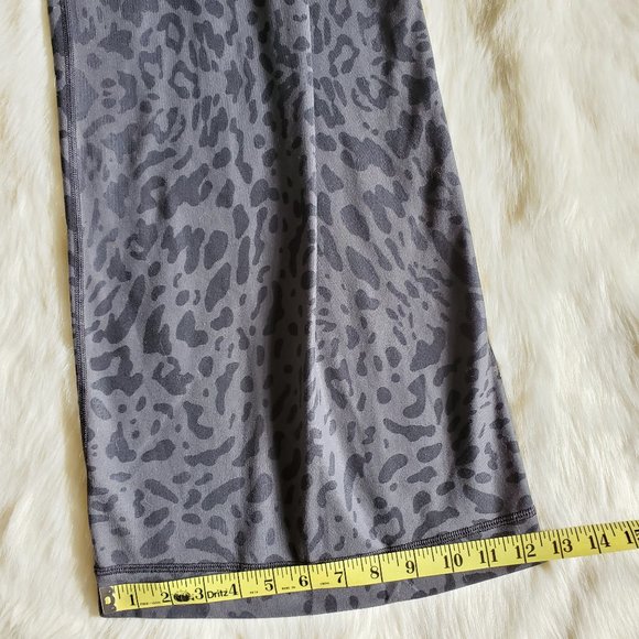 Lululemon Forward Fold Leopard Wide Leg Pants Size 2 - Picture 15 of 15
